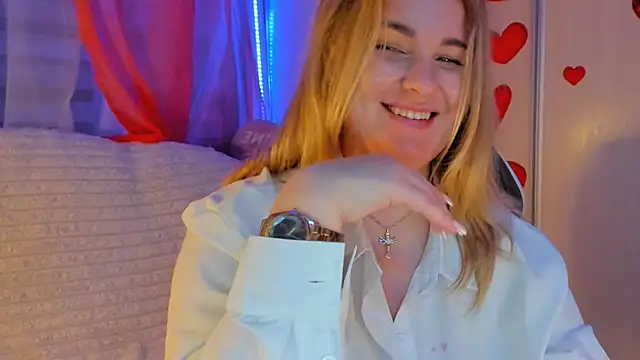 Snapshot of CoraSwon chatting on 03.05.25 CoraSwon online show from 03.05.25