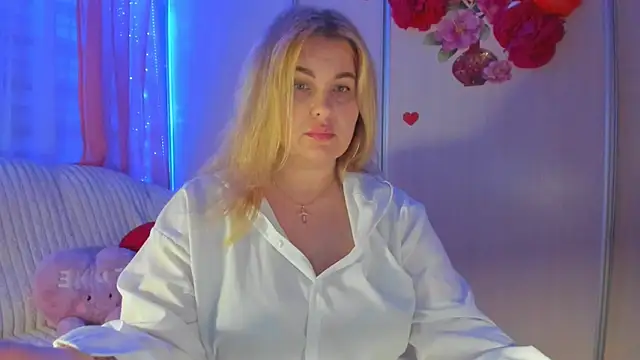 Snapshot of CoraSwon chatting on 03.15.25 CoraSwon online show from 03.15.25