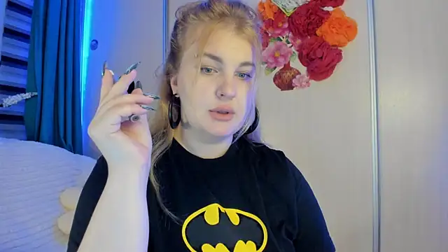 Snapshot of CoraSwon chatting on 10.15.25 CoraSwon online show from 10.15.25