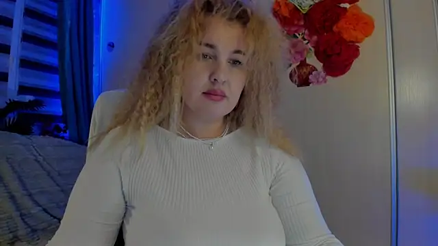 Snapshot of CoraSwon chatting on 11.06.25 CoraSwon online show from 11.06.25