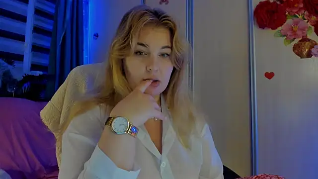 Snapshot of CoraSwon chatting on 11.09.25 CoraSwon online show from 11.09.25