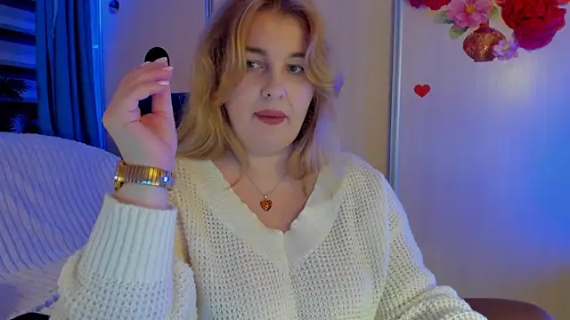 Snapshot of CoraSwon chatting on 11.21.25 CoraSwon online show from 11.21.25