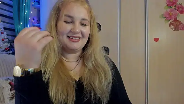 Snapshot of CoraSwon chatting on 12.21.25 CoraSwon online show from 12.21.25