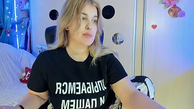 Snapshot of CoraSwon chatting on 01.05.26 CoraSwon online show from 01.05.26