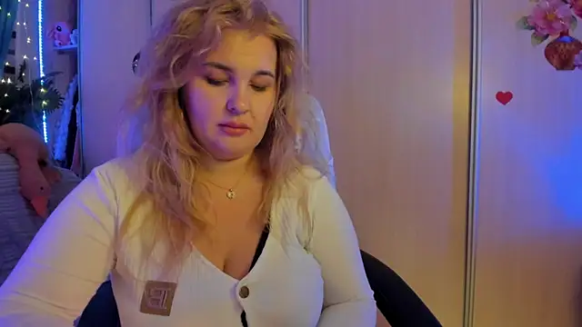 Snapshot of CoraSwon chatting on 02.02.26 CoraSwon online show from 02.02.26