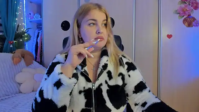 Snapshot of CoraSwon chatting on 02.06.26 CoraSwon online show from 02.06.26