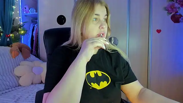 Snapshot of CoraSwon chatting on 02.07.26 CoraSwon online show from 02.07.26