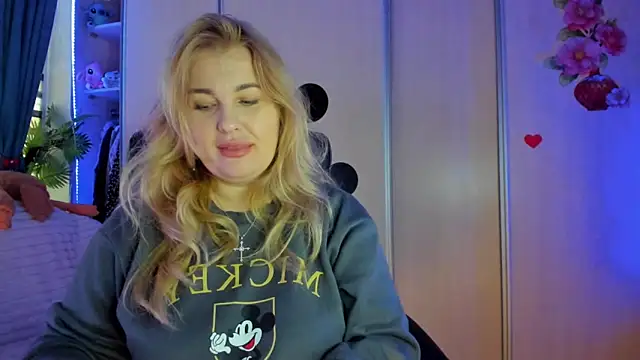 Snapshot of CoraSwon chatting on 02.09.26 CoraSwon online show from 02.09.26