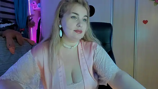 Snapshot of CoraSwon chatting on 02.18.26 CoraSwon online show from 02.18.26