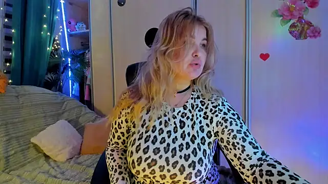 Snapshot of CoraSwon chatting on 02.22.26 CoraSwon online show from 02.22.26