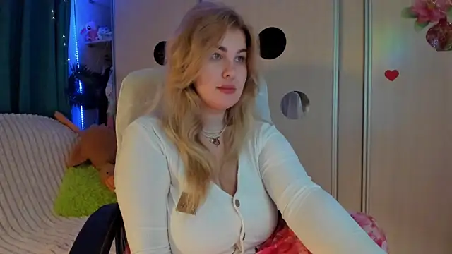 Snapshot of CoraSwon chatting on 02.26.26 CoraSwon online show from 02.26.26