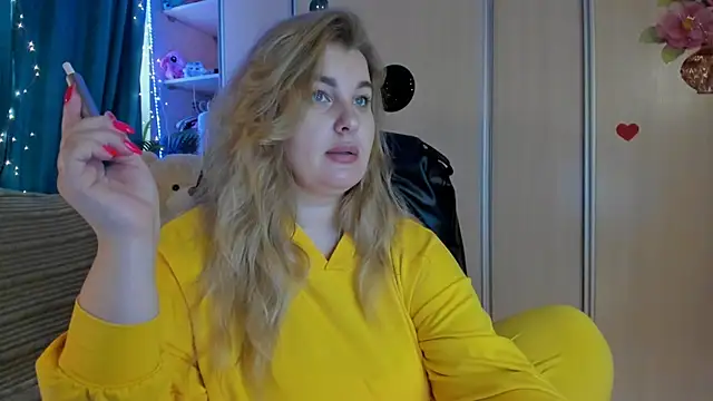 Snapshot of CoraSwon chatting on 03.10.26 CoraSwon online show from 03.10.26