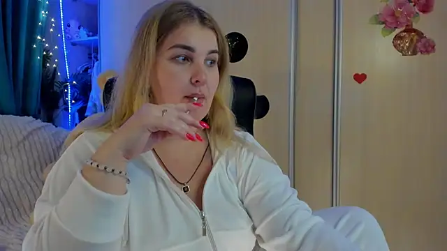 Snapshot of CoraSwon chatting on 03.16.26 CoraSwon online show from 03.16.26