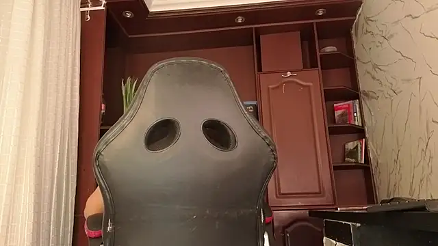 Snapshot of AmberNix chatting on 12.22.25 AmberNix online show from 12.22.25