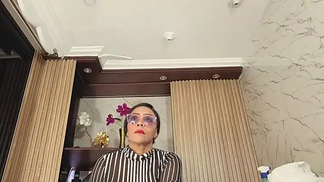 Snapshot of AmberNix chatting on 04.22.26 AmberNix online show from 04.22.26