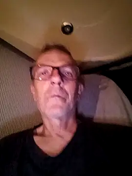 Snapshot of richa22cm chatting on 10.11.25 richa22cm online show from 10.11.25