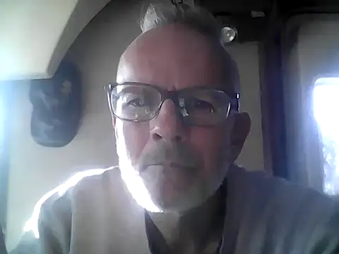 Snapshot of richa22cm chatting on 12.18.25 richa22cm online show from 12.18.25