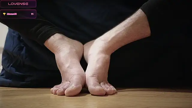 pantslesstraveler plt online show from 12.23.24