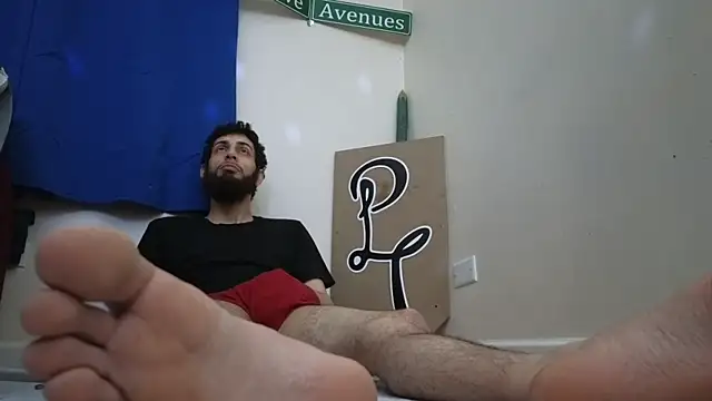 pantslesstraveler plt online show from 02.09.25