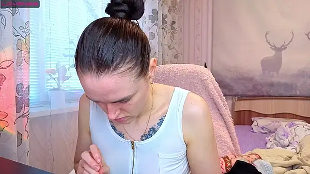 Snapshot of Bella__Swoon chatting on 04.28.26 Bella Swoon online show from 04.28.26
