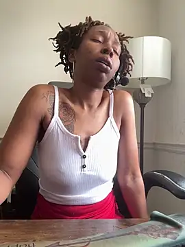 Snapshot of LeyaHoneybuns chatting on 03.13.25 LeyaHoneybuns online show from 03.13.25