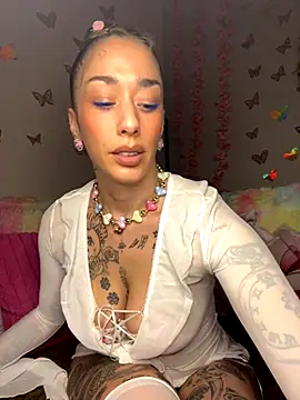 Snapshot of Chachou000 chatting on 10.10.25 Chachou000 online show from 10.10.25