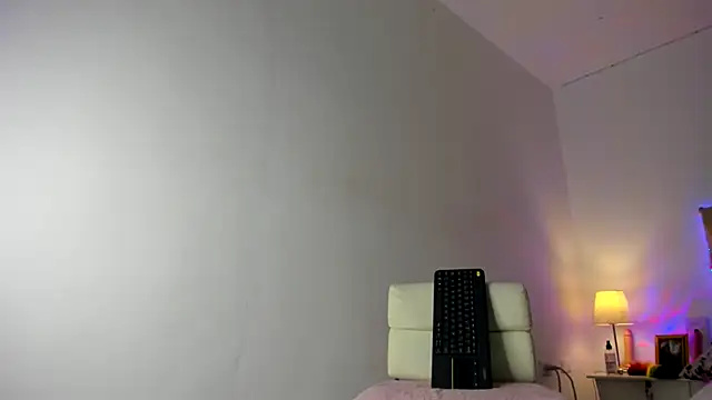 shantallhotxx online show from 04.28.26