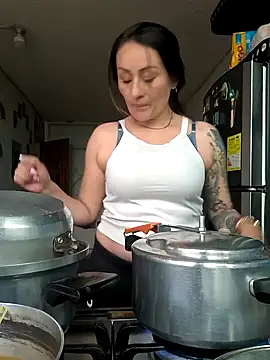 Snapshot of LuisaFernanda170823 chatting on 03.19.26 LuisaFernanda170823 online show from 03.19.26