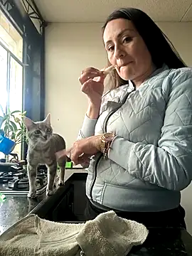 Snapshot of LuisaFernanda170823 chatting on 03.25.26 LuisaFernanda170823 online show from 03.25.26