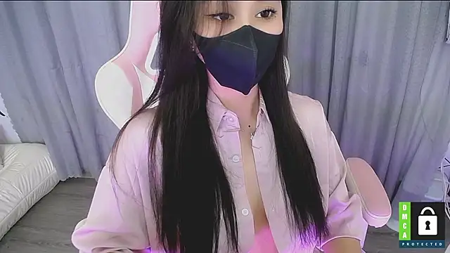 Snapshot of San___San chatting on 11.11.25 San San online show from 11.11.25