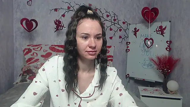 Snapshot of KaraCriegs chatting on 02.14.26 KaraCriegs online show from 02.14.26