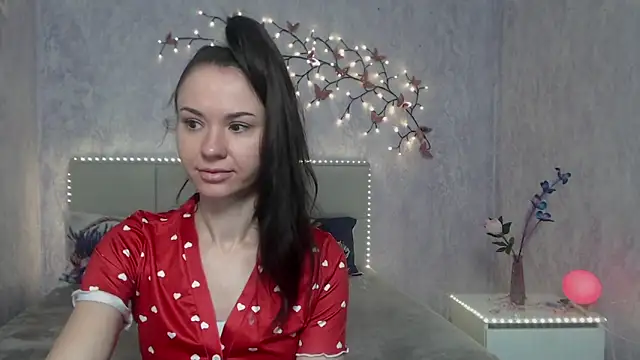 Snapshot of KaraCriegs chatting on 02.23.26 KaraCriegs online show from 02.23.26
