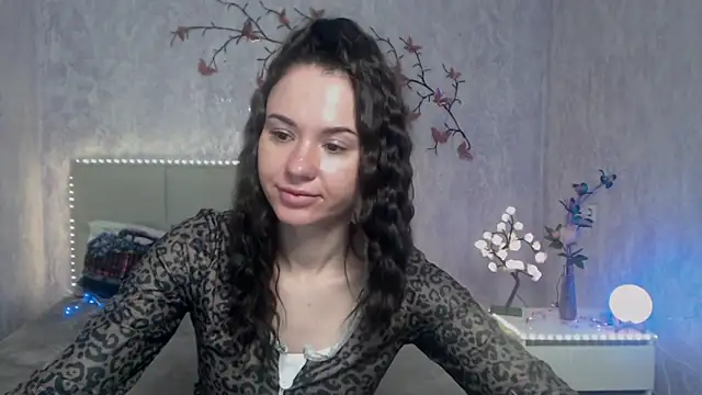 Snapshot of KaraCriegs chatting on 03.14.26 KaraCriegs online show from 03.14.26