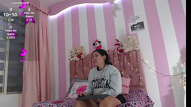 Snapshot of zaleya_mateus chatting on 11.28.25 zaleya mateus online show from 11.28.25