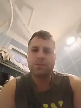 Snapshot of LucianM6 chatting on 11.21.25 LucianM6 online show from 11.21.25