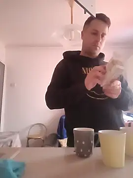 Snapshot of LucianM6 chatting on 11.24.25 LucianM6 online show from 11.24.25