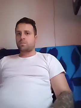 Snapshot of LucianM6 chatting on 12.01.25 LucianM6 online show from 12.01.25