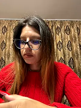 NadiraNoor online show from 10.05.25