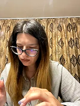 NadiraNoor online show from 10.18.25