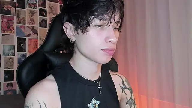 Snapshot of liamelf chatting on 12.19.24 liamelf online show from 12.19.24