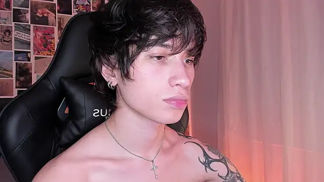 Snapshot of liamelf chatting on 12.27.24 liamelf online show from 12.27.24