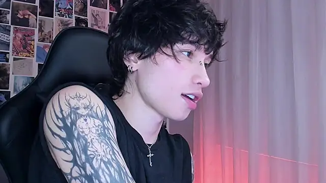 Snapshot of liamelf chatting on 01.04.25 liamelf online show from 01.04.25