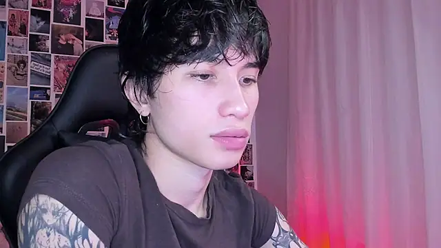 Snapshot of liamelf chatting on 02.13.25 liamelf online show from 02.13.25