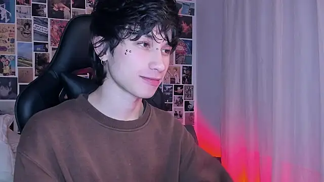 Snapshot of liamelf chatting on 02.15.25 liamelf online show from 02.15.25