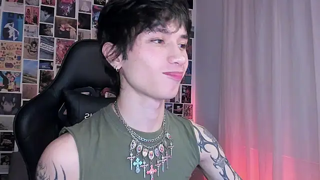 Snapshot of liamelf chatting on 03.05.25 liamelf online show from 03.05.25