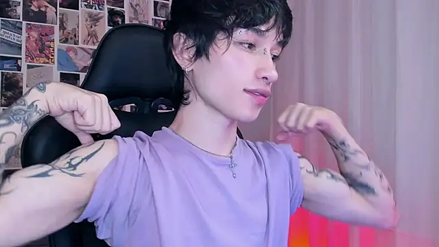 Snapshot of liamelf chatting on 03.13.25 liamelf online show from 03.13.25