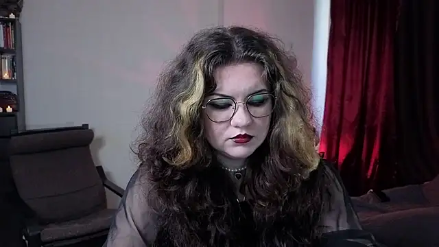 Snapshot of Laura_Karamazov chatting on 09.27.25 Laura Karamazov online show from 09.27.25