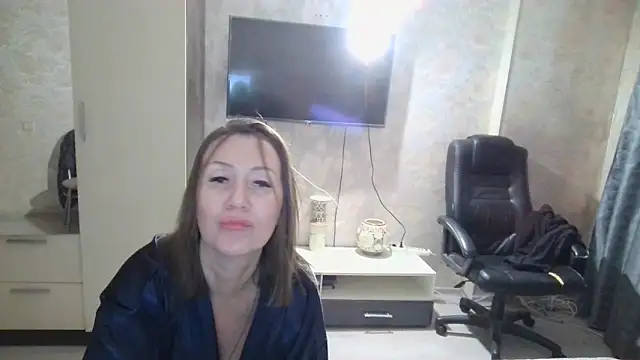 Snapshot of WindChristy chatting on 12.13.24 WindChristy online show from 12.13.24