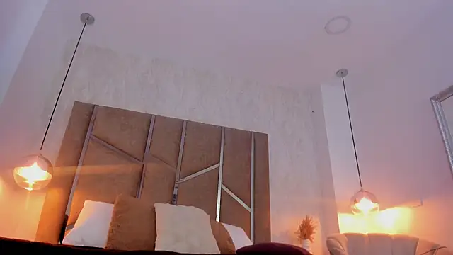 Martinaa Jones  online show from 04.29.26