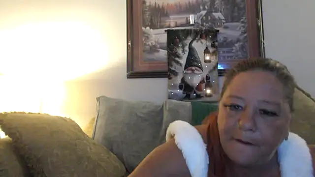 Snapshot of LexxiLeeds chatting on 12.22.25 LexxiLeeds online show from 12.22.25